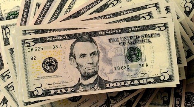 Dolar je stabilan nakon sto broj nezaposlenih u Americi porastao tokom prosle nedelje na 241.000